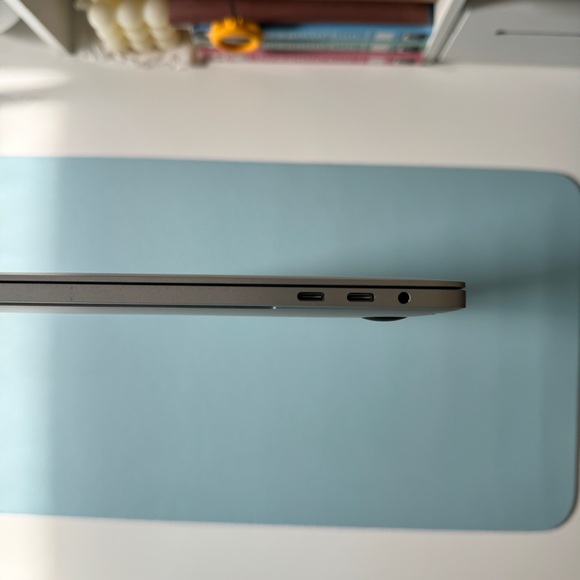 Apple MacBook Pro 13 Inch 256GB (2016) with Touchbar and Touch ID | Like New - Picture 8 of 13